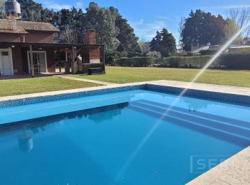Casa · 130m² · 5 Ambientes · 13 Cocheras · Venta Casa 5 Ambientes Amplio Lote con Piscina Barrio Parque Exaltación, Exaltación de La Cruz
