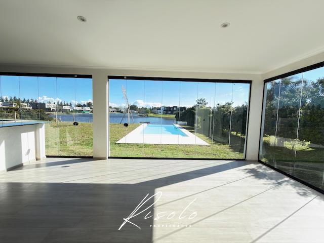 Casa · 180m² · 7 Ambientes