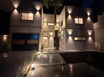 Casa · 192m² · 4 Ambientes · 2 Cocheras · Casa en El Carmencito a Estrebar