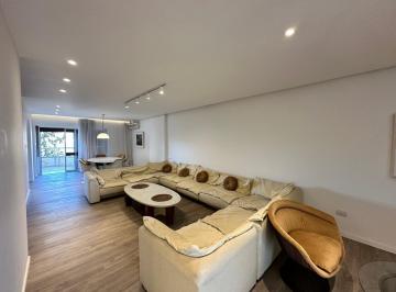 Departamento · 249m² · 5 Ambientes · 2 Cocheras · Venta Piso de Categoría 3 Dorm. con Vista Al Palacio Ferreyra | 2 Cocheras