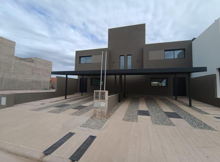 Casa · 120m² · 3 Ambientes · 2 Cocheras