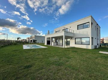 Casa · 246m² · 7 Ambientes · 1 Cochera · Casa en Alquiler en Riberas, Puertos, Escobar