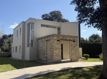 Casa · 300m² · 5 Ambientes · 4 Cocheras · Alquiler Casa en El Aromo, Loma Verde, Escobar