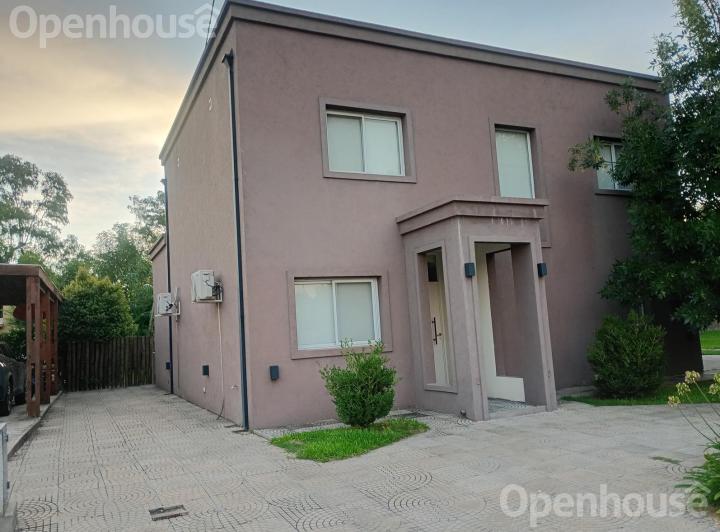 Casa · 200m² · 5 Ambientes · 4 Cocheras