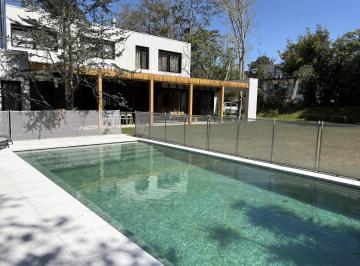 Casa · 1000m² · Casa en Alquiler San Rafael | 4 Dorm. | 2 Suites | Punta del Este