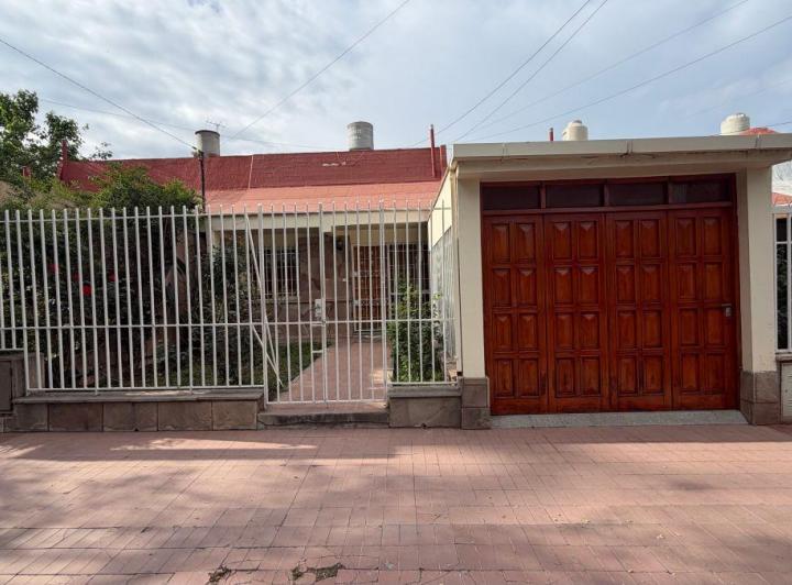 Casa · 170m² · 6 Ambientes · 1 Cochera