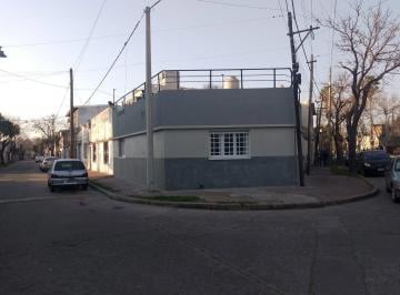 Casa · 100m² · 4 Ambientes · Casa de 2 Dorm.