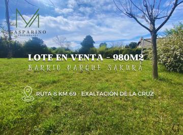 Terreno · 980m² · 1 Cochera · Excelente Lote a La Venta de 980 m² en Barrio Parque Sakura. Gas Natural. Escriturable.