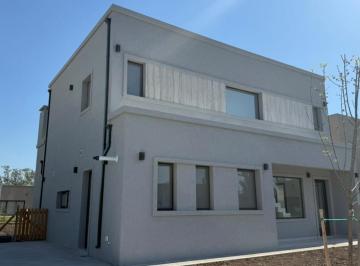Casa · 179m² · 5 Ambientes · 4 Cocheras · Casa en Venta en Barrio Privado Santa Sofia, Pilar del Este Al 1000