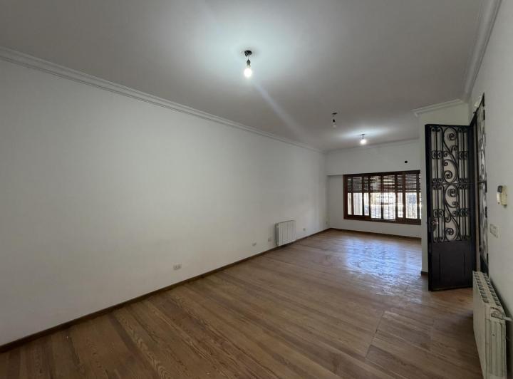 Casa · 230m² · 4 Ambientes · 1 Cochera