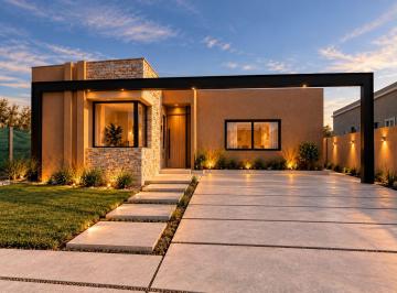Casa · 134m² · 4 Ambientes · 2 Cocheras · Venta Casa a Estrena Lar de Terrada, Lujan de Cuyo