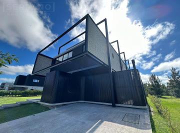 Casa · 300m² · 6 Ambientes · 2 Cocheras · Casa en Venta de 6 Ambientes en Los Castaños, Nordelta, Tigre.