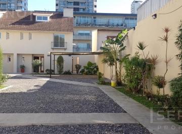 Casa · 147m² · 6 Ambientes · 2 Cocheras · Venta Tríplex a Estrenar 6 Ambientes Jardín en L, Parrilla, Dos Cocheras en Tigre