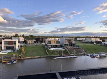 Casa · 300m² · 5 Ambientes · 15 Cocheras · Casa en Alquiler con Amarra Propia y Espacio Amplio Para Varios Autos en Villanueva