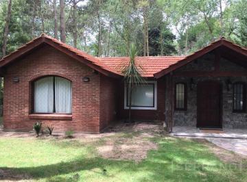 Casa · 170m² · 4 Ambientes · 4 Cocheras · Venta, Casa de 3 Dorm., 1 Suite, Depcia. Parque. Carilo, Costa Atlántica, Pinamar