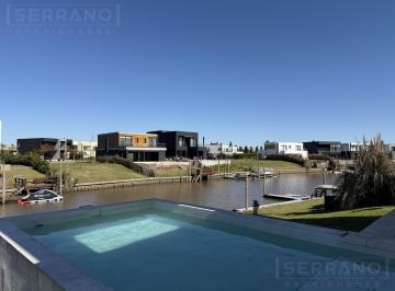 Casa · 250m² · 4 Ambientes · 4 Cocheras · Casa en Alquiler de 4 Ambientes con Pileta y Salida Al Río Luján en El Náutico Canal Villanueva