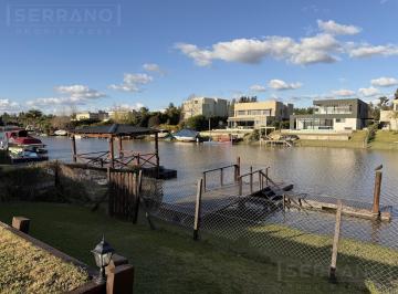 Casa · 300m² · 6 Ambientes · 4 Cocheras · Alquiler Casa de 6 Ambientes con Pileta, Muelle Propio y Salida Al Río Luján en San Marco, Villanueva