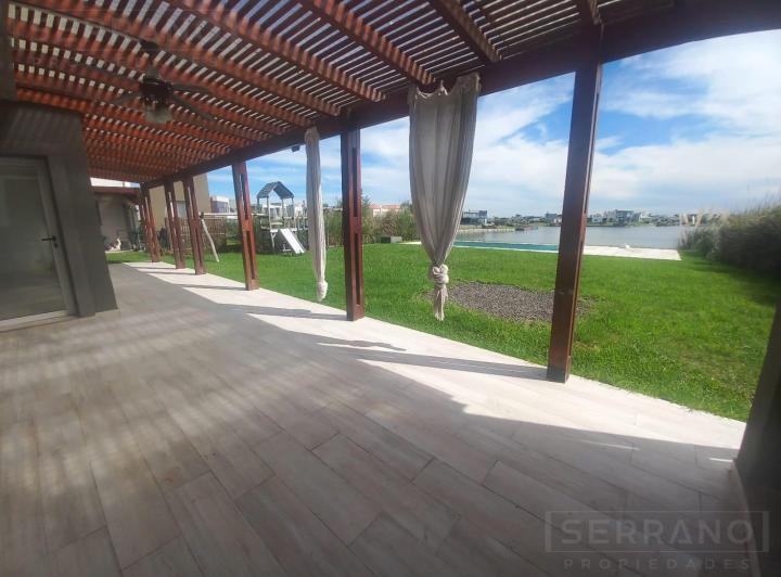 Casa · 170m² · 4 Ambientes · 2 Cocheras