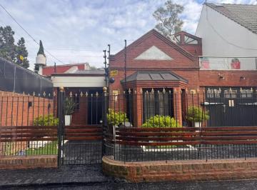 general-san-martin-villa-ballester-venta-casa-5-o-mas-ambientes · Venta - Casa 5 Amb con Piscina y Jardín - Falucho 2753