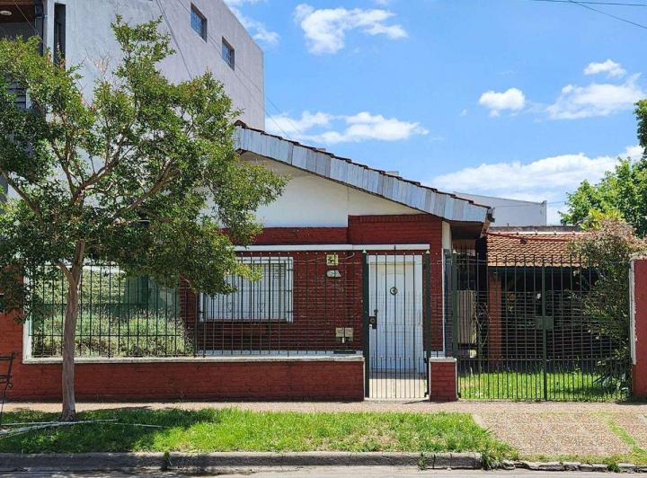 Casa · 107m² · 3 Ambientes · 1 Cochera