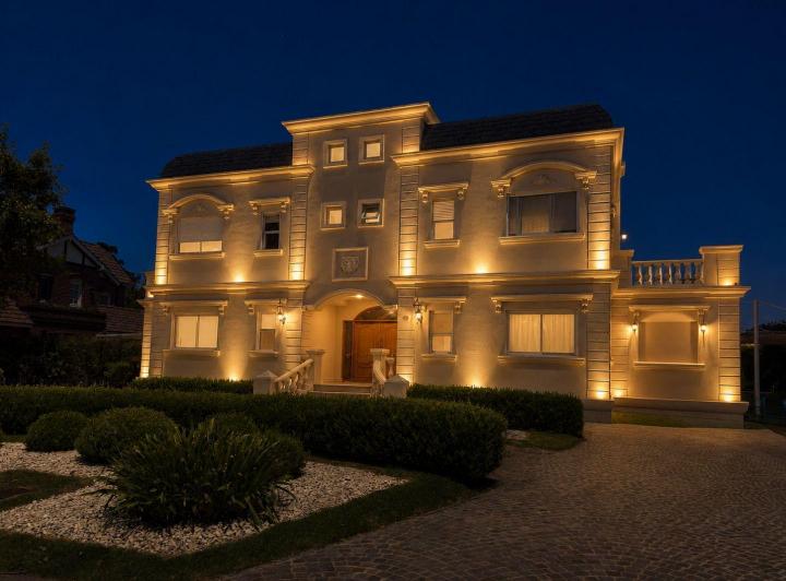Casa · 510m² · 7 Ambientes · 2 Cocheras