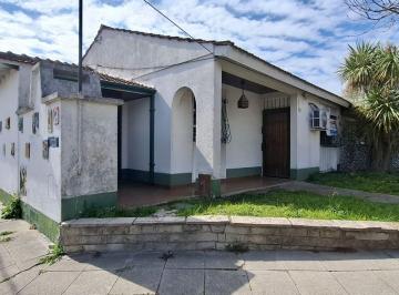 Casa · 127m² · 3 Ambientes · 1 Cochera · Venta Casa 3 Ambientes Cochera Quilmes