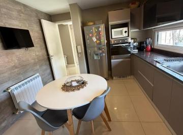 Casa · 317m² · 3 Dormitorios · 2 Cocheras · Casa en Venta en Barrio La Bastilla