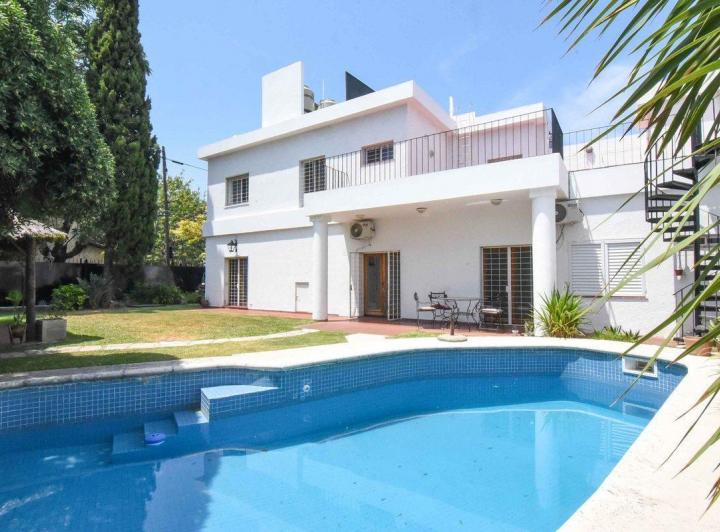Casa · 263m² · 5 Ambientes · 1 Cochera