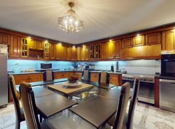 Casa · 250m² · 6 Ambientes · Casa en Venta Bosques 4 Dorm.