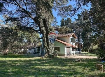 Quinta vacacional · 300m² · 4 Dormitorios · 1 Cochera · Venta Urgente Excelente Chalet 6amb - 2700 M².ezeiza