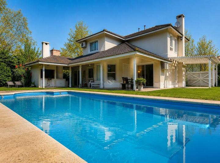 Casa · 200m² · 4 Ambientes · 4 Cocheras
