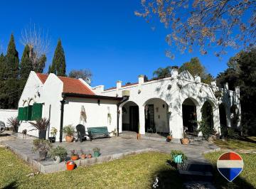 Quinta vacacional · 137m² · 2 Dormitorios · 2 Cocheras · Casa 3 Ambientes Venta Monte Grande Apta Credito