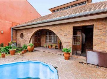 Casa · 233m² · 4 Ambientes · 3 Cocheras · Venta Casa 4 Amb Cochera Patio Pileta Quilmes