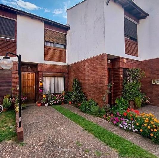 Casa · 53m² · 3 Ambientes · 1 Cochera