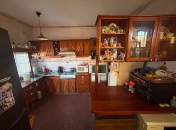 Casa · 119m² · 4 Ambientes · 1 Cochera · Chalet en Venta - Villa Tesei