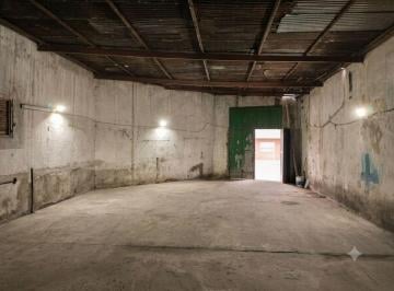 Bodega-Galpón · 162m² · Galpón con Vivienda en Venta en Pompeya