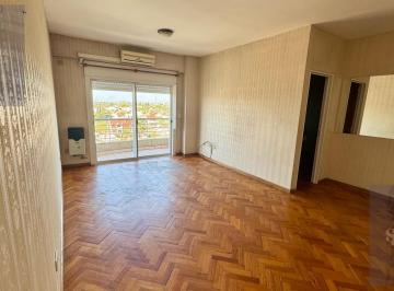 Departamento · 64m² · 2 Ambientes · Dpto Semipiso 2 1/2 en 7 Mo Piso por Ascensor - Muy Luminoso