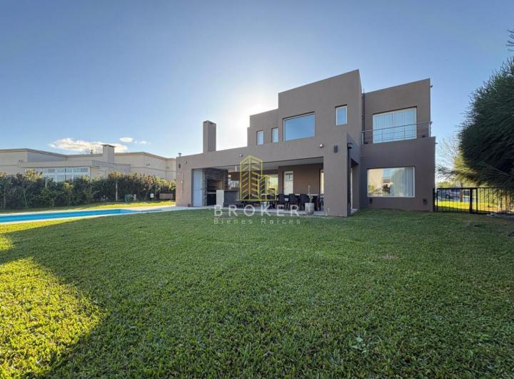 Casa · 165m² · 4 Ambientes · 1 Cochera
