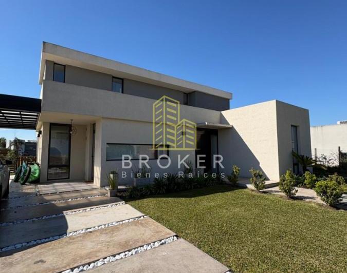 Casa · 142m² · 5 Ambientes · 1 Cochera