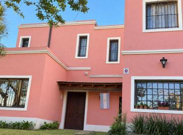 Casa · 200m² · 5 Ambientes · 2 Cocheras · Casa en Alquiler Temporal