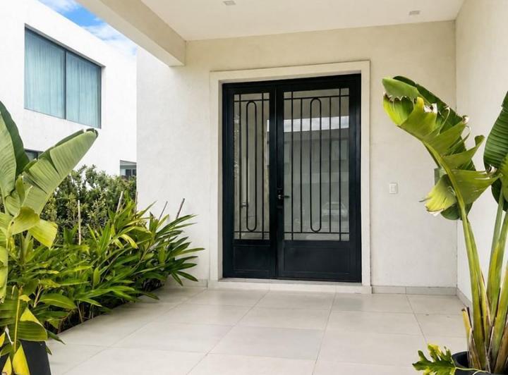 Casa · 214m² · 5 Ambientes · 3 Cocheras
