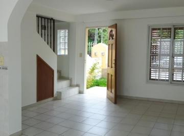 Casa · 80m² · 3 Ambientes · 1 Cochera · Casa Tipo Dúplex de Dos Habitaciones con Patio y Parrilla