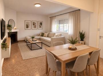 Casa · 206m² · 7 Ambientes · 1 Cochera · Casa en Venta en Villa del Parque, con Garage, Patio y Terraza