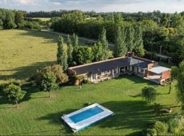Casa de 4 ambientes, Mercedes · Exclusiva Casa de Campo en Barrio Los Troncos