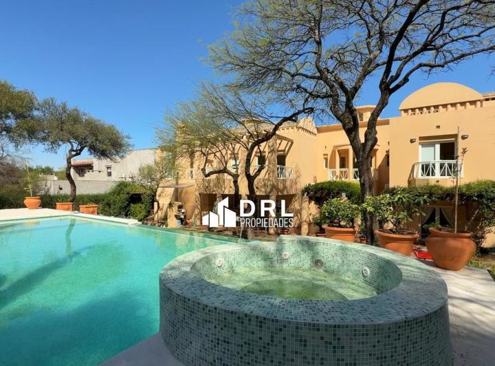 Casa · 611m² · 4 Dormitorios