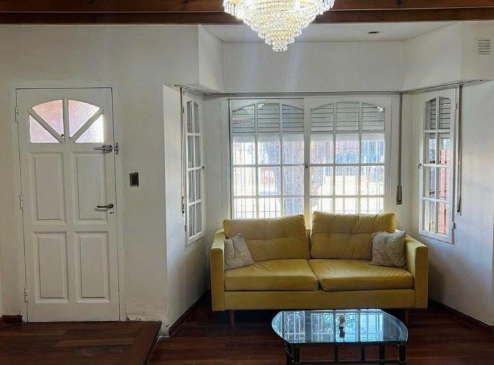 Casa · 200m² · 4 Ambientes · 1 Cochera
