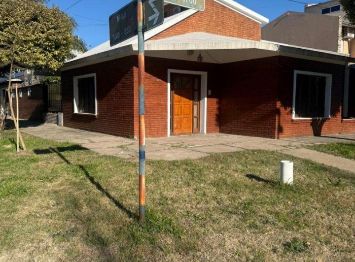 Casa · 200m² · 4 Ambientes · 1 Cochera