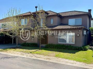 Casa · 271m² · 6 Ambientes · 4 Cocheras · Lote en Las Liebres - Venta de Lote Muy Buena Ubicacion