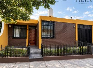 Casa de 6 ambientes, Luzuriaga · Casa en Alquiler Luzuriaga Maipu