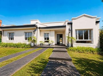 Casa de 8 ambientes, Ledesma · Casa en Venta C/ Cochera en Bajo La Viña